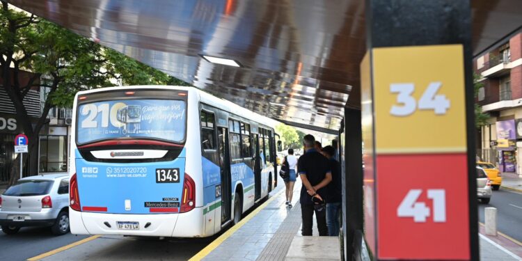 Quedó habilitado el Sólo Bus en la avenida Chacabuco y así funciona