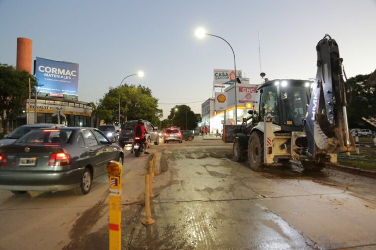Por obras en el caudal de agua, cortan la avenida Cruz Roja y parte de la Richieri