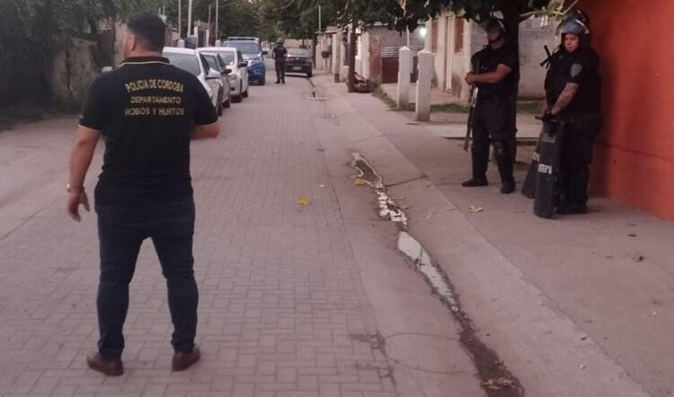Rescatan varios celulares tras 22 allanamientos vinculados a los “robos pirañas” en Córdoba