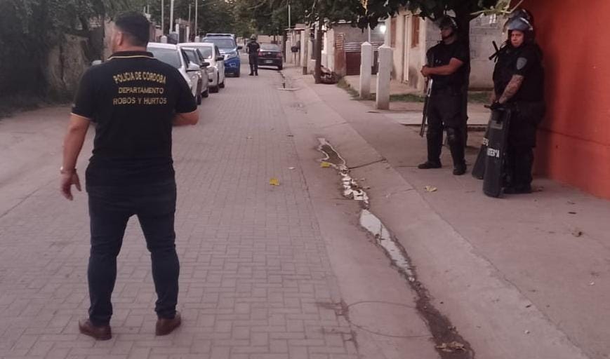 Rescatan varios celulares tras 22 allanamientos vinculados a los “robos pirañas” en Córdoba