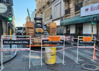Cortan el tránsito sobre calle Rivadavia por el avance de obras en el Teatro Comedia