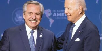 Fernández llega a la reunión con Biden urgido de su apoyo