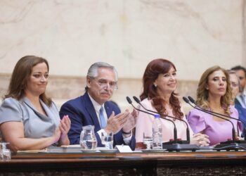 Fernández hizo una férrea defensa de su gestión en la Asamblea Legislativa