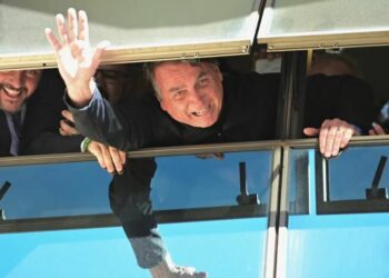 Bolsonaro vuelve a Brasil después de tres meses de reclusión en EEUU