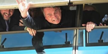 Bolsonaro vuelve a Brasil después de tres meses de reclusión en EEUU