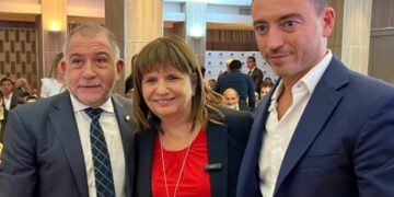 Desde la Bolsa de Comercio Bullrich llamó a “demoler el régimen  económico y social del kirchnerismo”