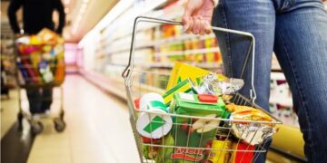 El salario mínimo no cubre la alimentación de una familia tipo