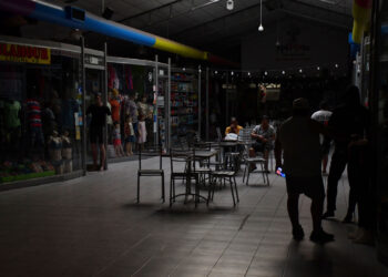 Unos 46.000 usuarios de la ciudad y el conurbano bonaerense continuaban esta mañana sin luz