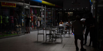 Unos 46.000 usuarios de la ciudad y el conurbano bonaerense continuaban esta mañana sin luz