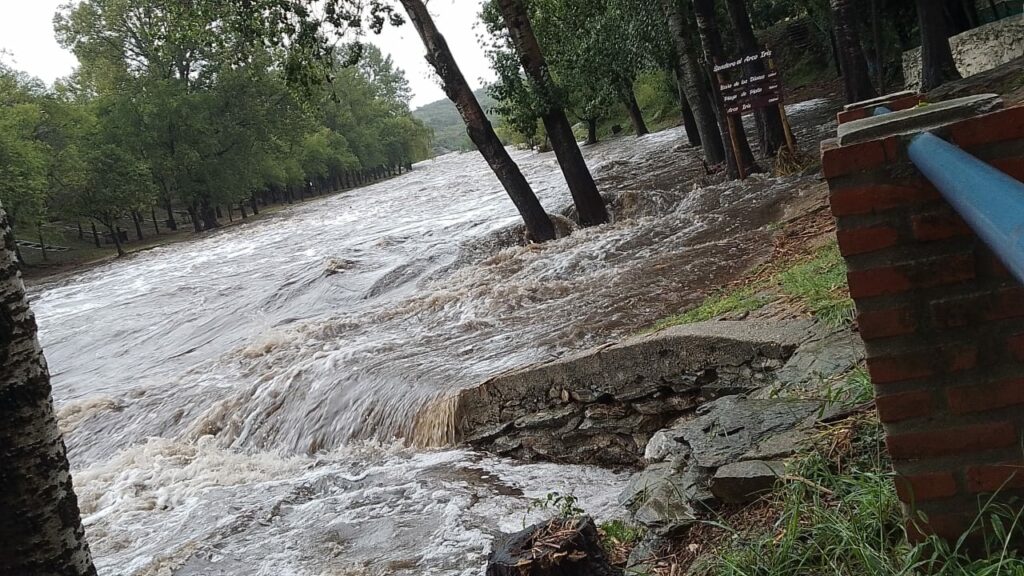 Se normaliza la situación tras el temporal, pero persisten las lluvias y hay alerta