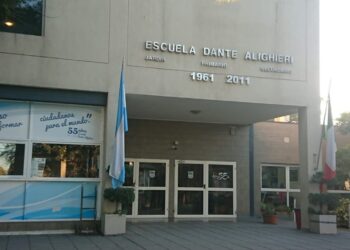 Familias denuncian subas desmedidas en las cuotas de un colegio privado de la zona sur