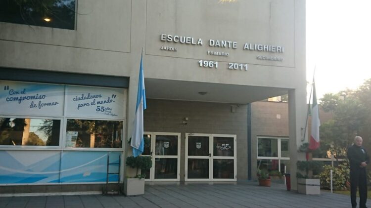 Familias denuncian subas desmedidas en las cuotas de un colegio privado de la zona sur
