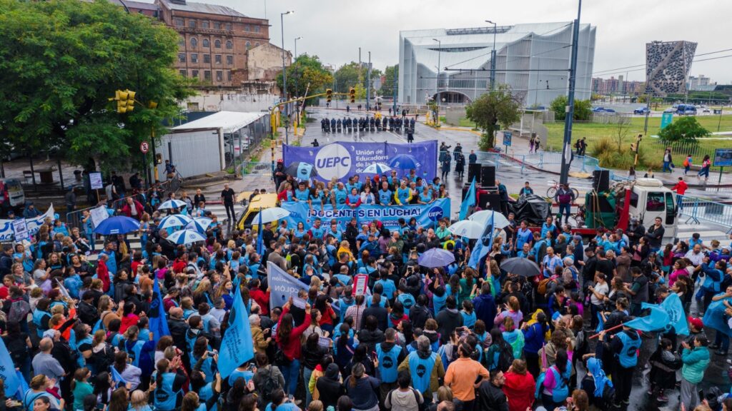 Piden no aplicar descuentos a los docentes que hicieron paros