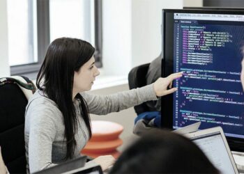 Lanzan cursos gratuitos de programación exclusivos para mujeres: cómo inscribirse