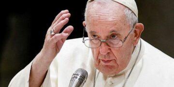 Francisco: “No hay ninguna contradicción para que un sacerdote se pueda casar”