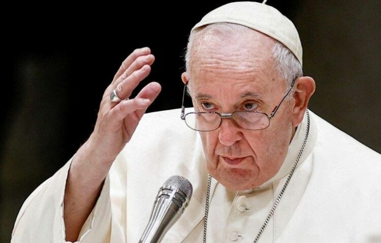 Francisco: “No hay ninguna contradicción para que un sacerdote se pueda casar”