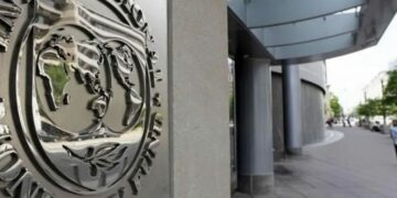 El FMI dijo que está "evaluando" el canje propuesto por el Gobierno y pidió que "no sume vulnerabilidades"