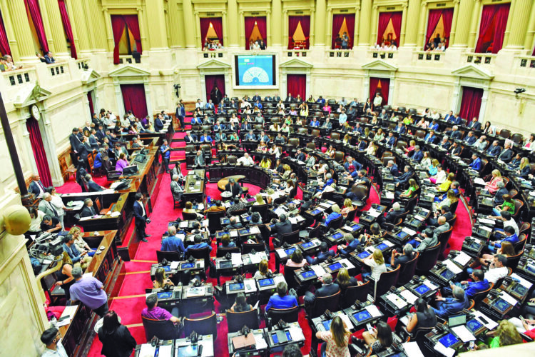 Diputados: el Frente de Todos arriesga el 57% de sus bancas; y JxC, el 47%