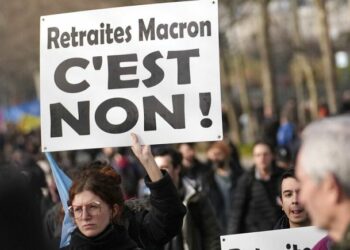 Siguen las huelgas contra los gobiernos francés e inglés