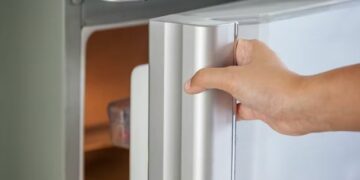 Volvió de las vacaciones y encontró a su suegro muerto en un freezer