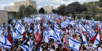 Netanyahu pausa la resistida reforma judicial