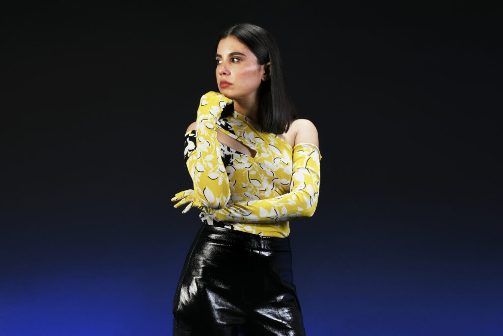 Javiera Mena llega a Club Paraguay