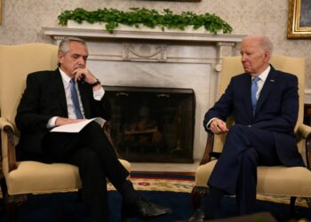 Alberto Fernández agradeció a Biden por su apoyo en los organismos internacionales