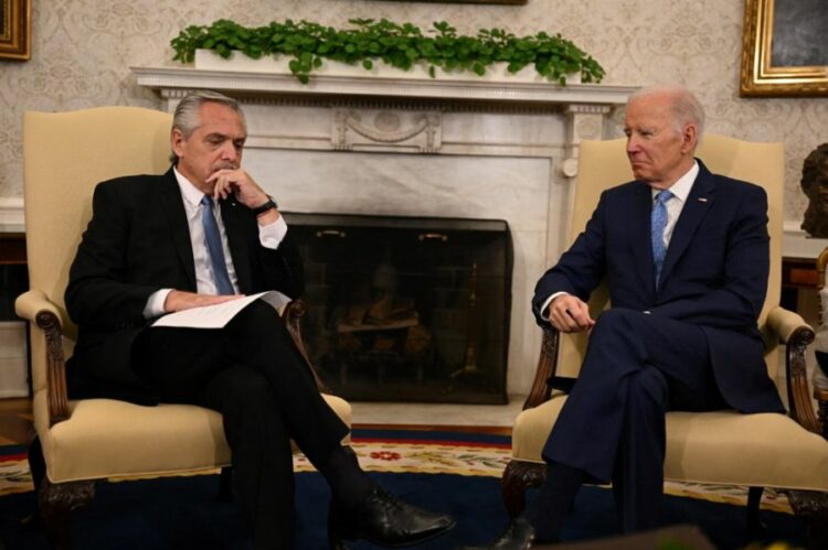 Alberto Fernández agradeció a Biden por su apoyo en los organismos internacionales