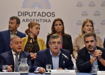 La oposición lanzó una ofensiva para bloquear el canje de deuda