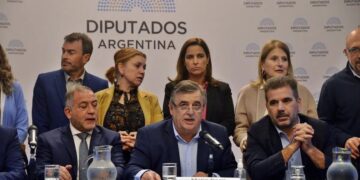 La oposición lanzó una ofensiva para bloquear el canje de deuda