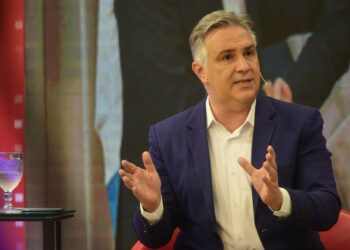 Llaryora: “Creo que deben usarse las pistolas Taser”