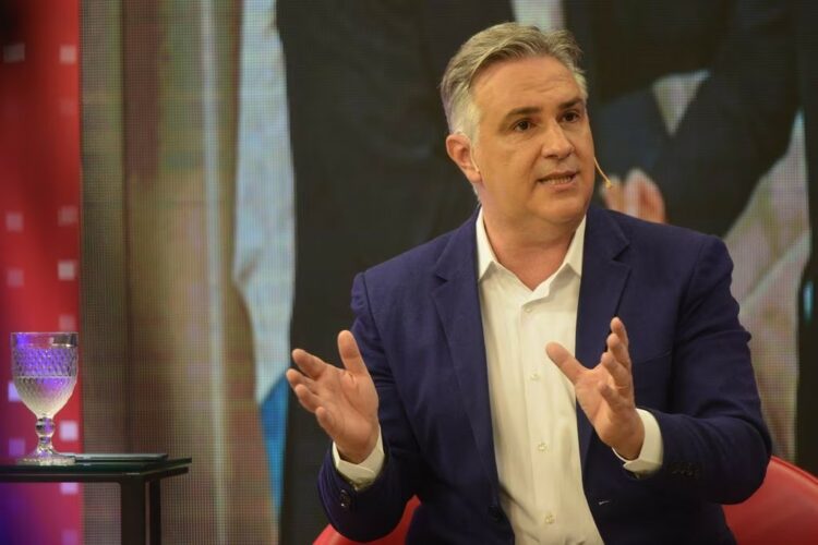 Llaryora: “Creo que deben usarse las pistolas Taser”