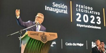 Llaryora sobre su gestión: «Retomamos la senda trazada por ese gran intendente, Martí”