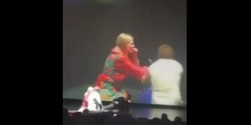 Un mago hizo un truco «hot» con una mujer del público y su marido explotó de celos