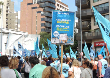 No cesan las protestas docentes, que aguardan un nuevo ofrecimiento