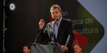 El Gobierno prepara un megacanje para la deuda en pesos que vence en 2023