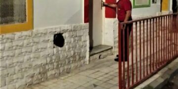 Se olvidaron a una niña de 1 año dentro del jardín y los bomberos debieron rescatarla