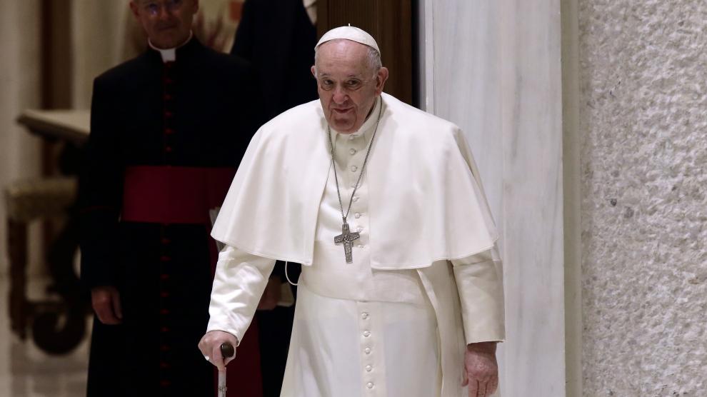 El papa Francisco permanecerá internado varios días por una infección respiratoria