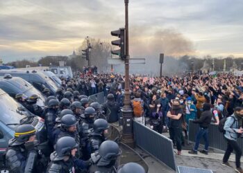 La reforma jubilatoria de Macron enfrenta un escenario de protestas y moción de censura