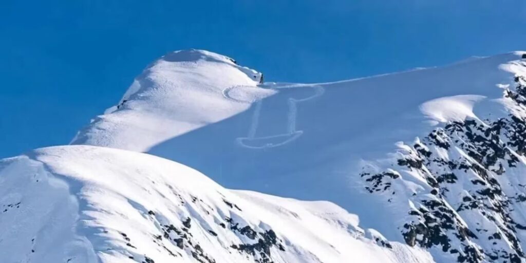 Dibujaron un pene en la cima de una montaña y tuvieron que enviar un helicóptero para borrarlo