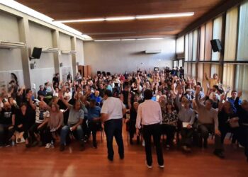 Los docentes evitan el paro a la espera de una mejor oferta