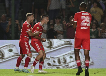 River se subió a la punta con una victoria ante Sarmiento