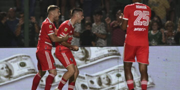 River se subió a la punta con una victoria ante Sarmiento