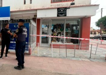 Apuñalaron a una comerciante para robarle en barrio Ituzaingó