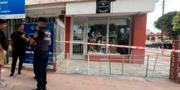 Apuñalaron a una comerciante para robarle en barrio Ituzaingó