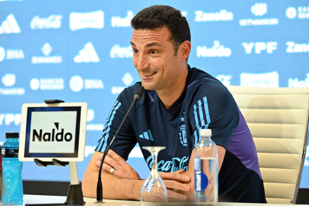 Scaloni: “La gente está contenta y nos ve como héroes”