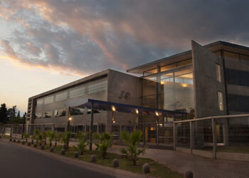 Se electrocutó un hombre en una fábrica de Villa Esquiú y la justicia clausuró el lugar