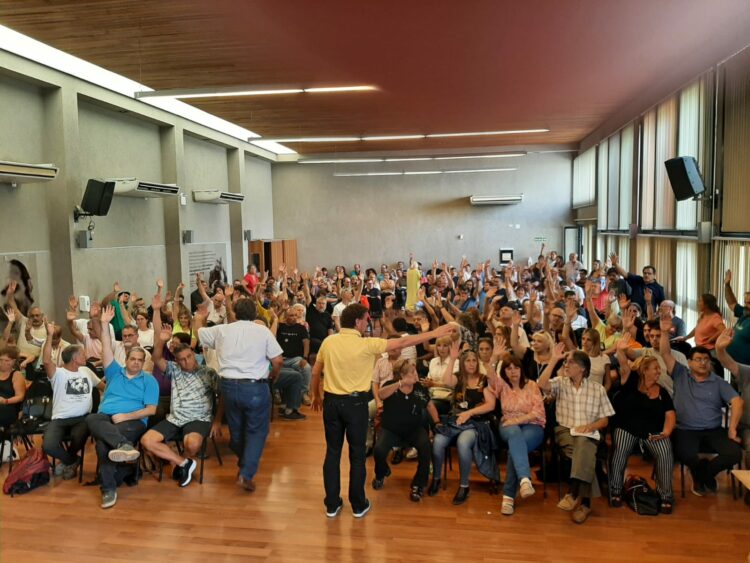 Los estatales rechazan el 10% de aumento por decreto y sostienen las protestas