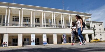 Los docentes de la UNC paran en reclamo de mejoras salariales