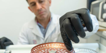 La UNC patentó una molécula que detecta el VIH y la hepatitis